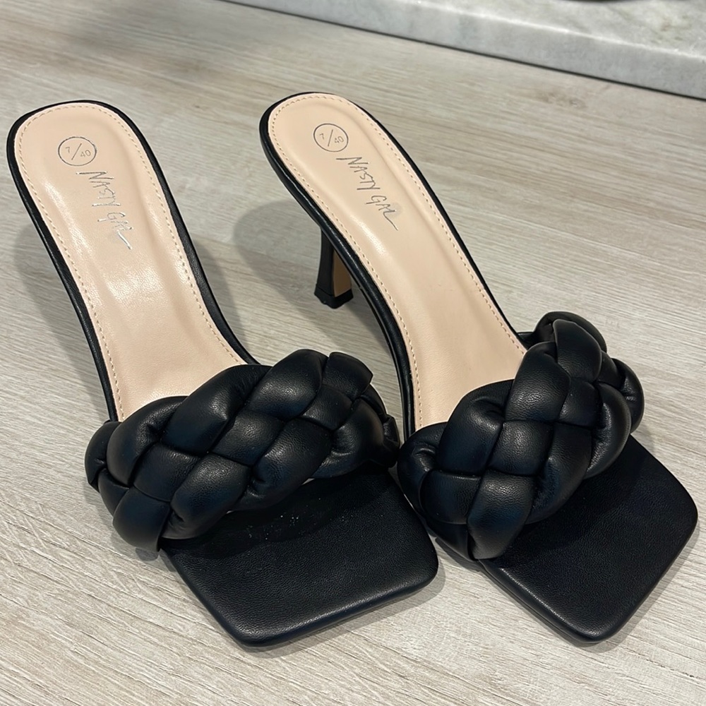 Square toed low heeled slide